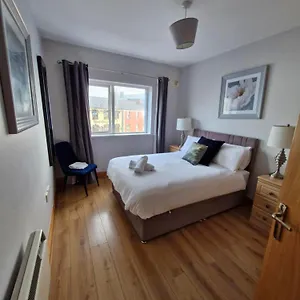 cosy-beachfront-apartment-in-salthill-galway-city.galwayhotelsireland.net/